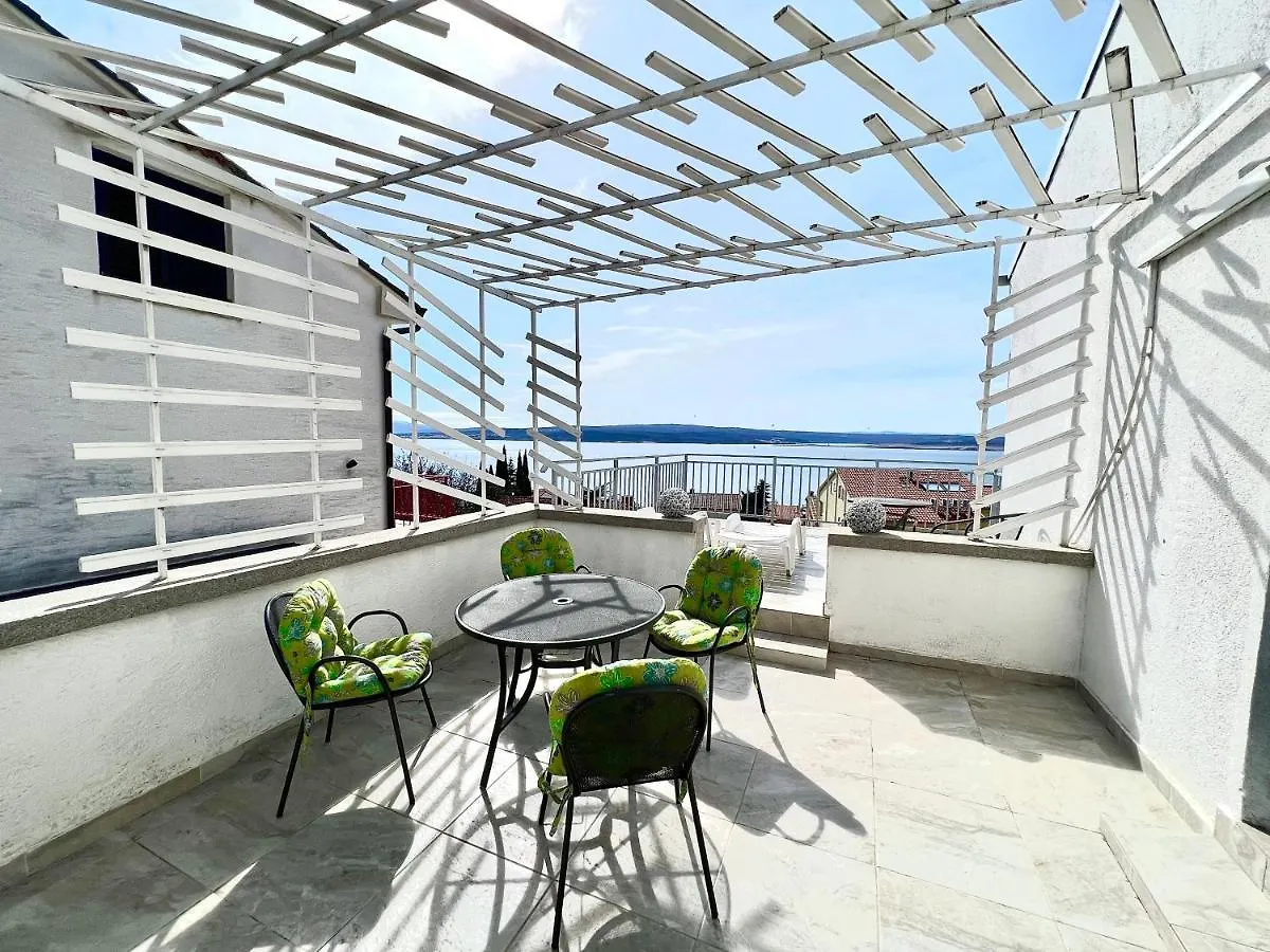 Apartments Azoa Dramalj